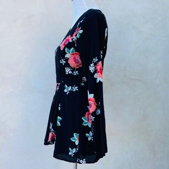 Cotton Candy LA Floral Surplice Long Sleeve Romper NWT - Picture 4 of 13